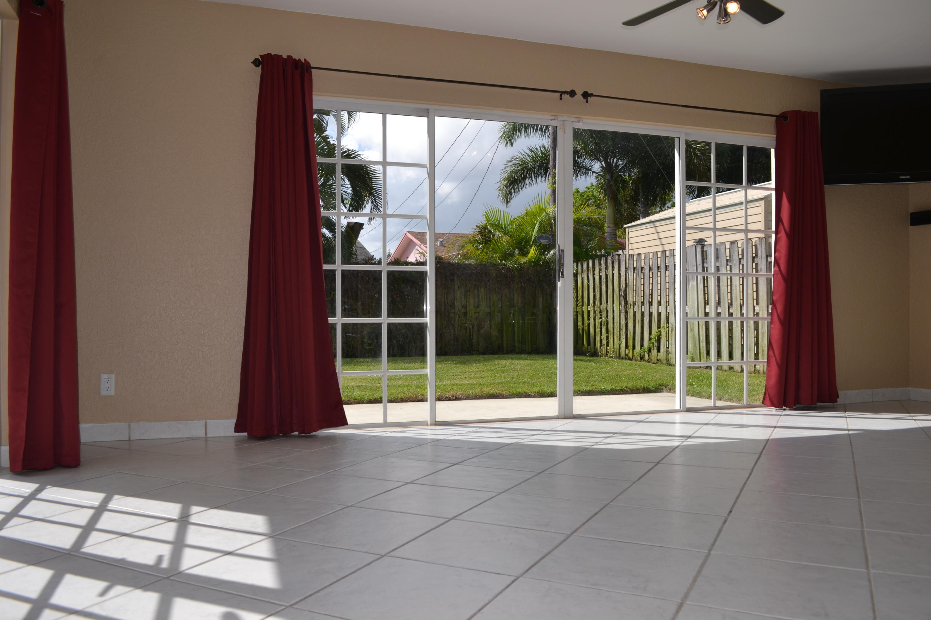 564 Northwest 55th Street Boca Raton, FL 33487 - Photo 6 of 15 Large Florida Room