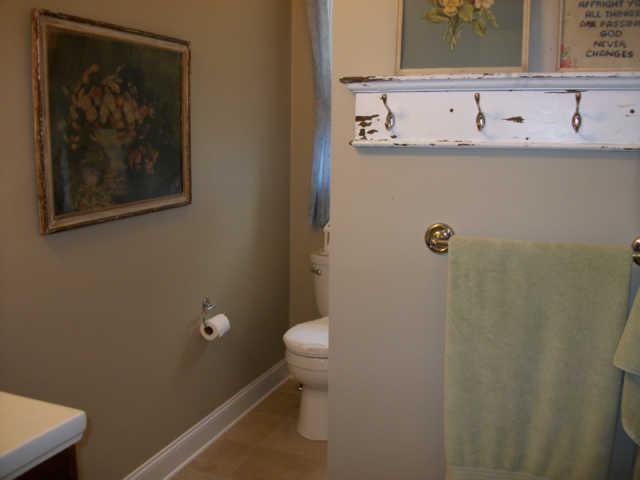 5877 Gunn Road Springfield, TN 37172 - Photo 7 of 16 Half bath down stairs