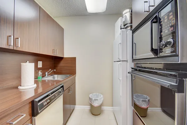 $5,000 | 7578 Regency Lake Drive, Unit 501, Boca Raton, FL 33433