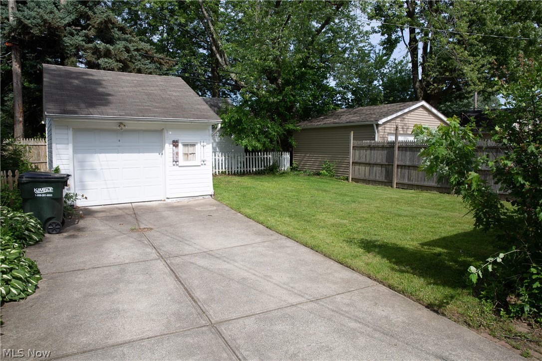1216 Avondale Road Cleveland, OH 44121 - Photo 5 of 19