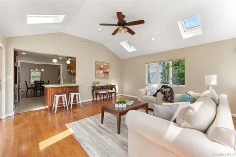 $975,000 | 434 California Road, Bronxville, NY 10708