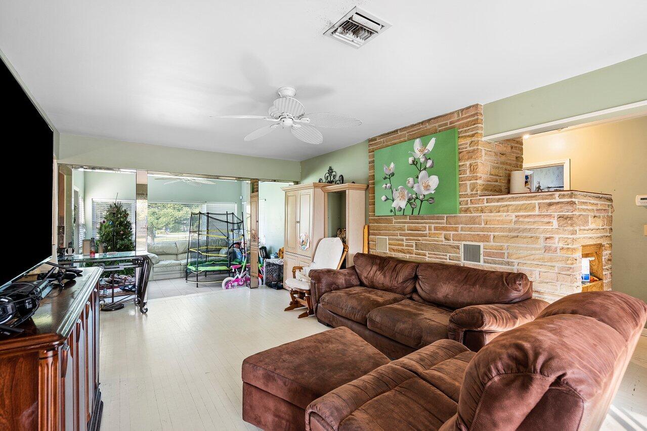 5262 Club Road Haverhill, FL 33415 - Photo 8 of 27 008-5262ClubRoad-Haverhill-FL-33415-SMAL