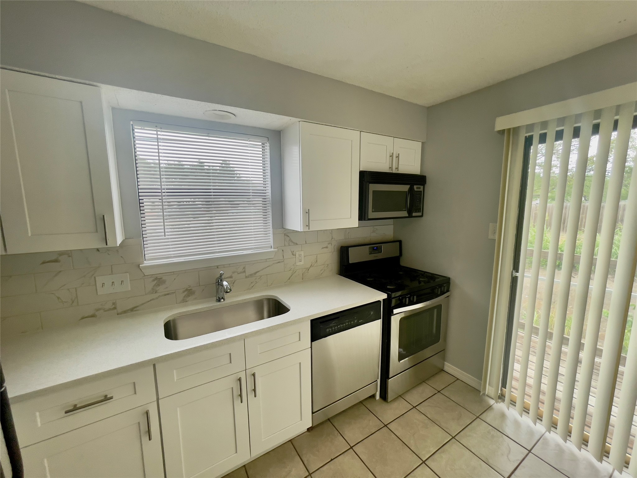 2001 Kenneth Avenue, Unit A Austin, TX 78741 - Photo 4 of 17