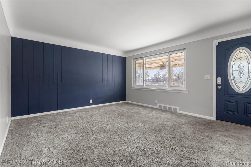 19431 Stephens Eastpointe, MI 48021 - Photo 7 of 46 Gallery Image 7