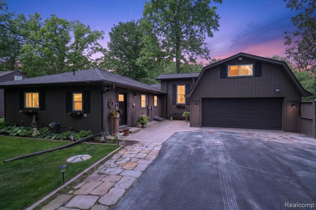 6415 Riverdale Road Whitmore Lake, MI 48189 - Photo 7 of 62