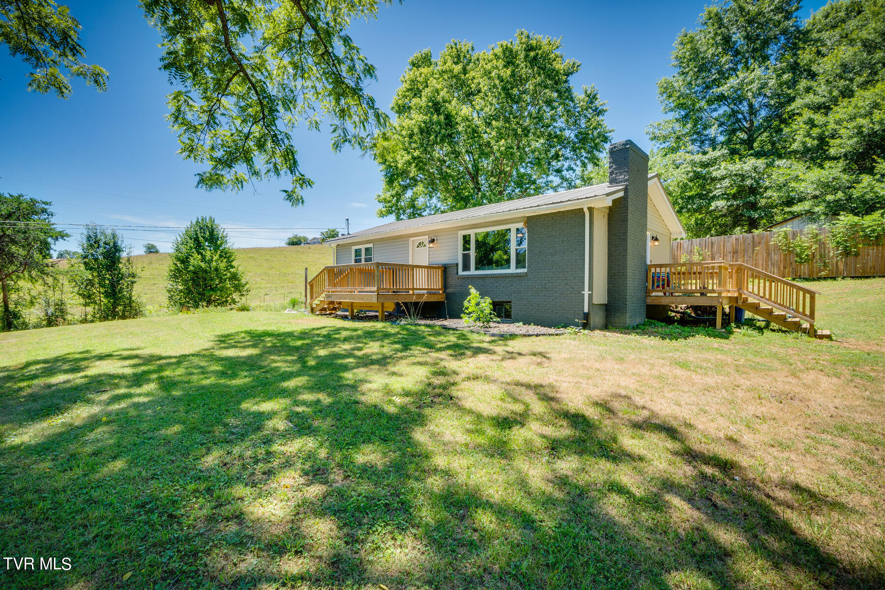 1295 Reedy Creek Road Bristol, TN 37620 - Photo 3 of 42 003