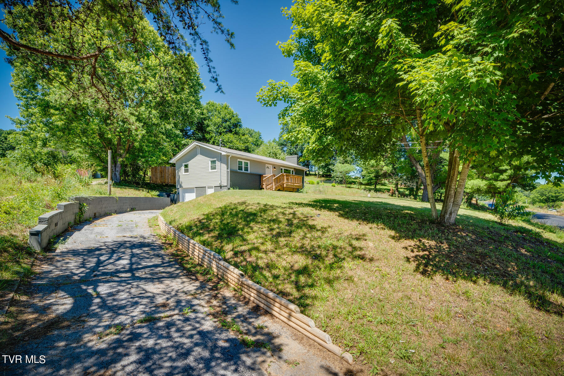 1295 Reedy Creek Road Bristol, TN 37620 - Photo 4 of 42 004