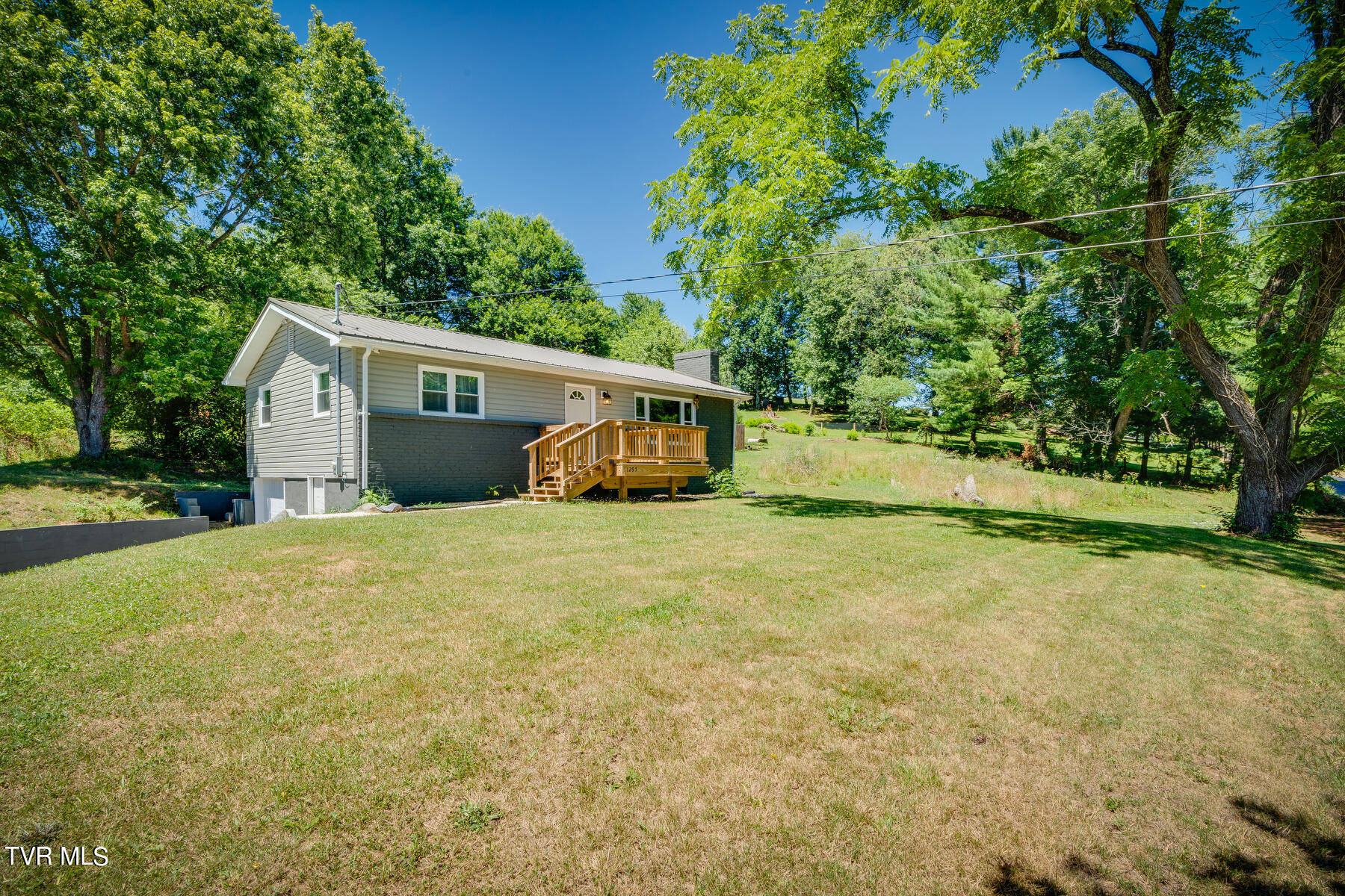 1295 Reedy Creek Road Bristol, TN 37620 - Photo 5 of 42 005