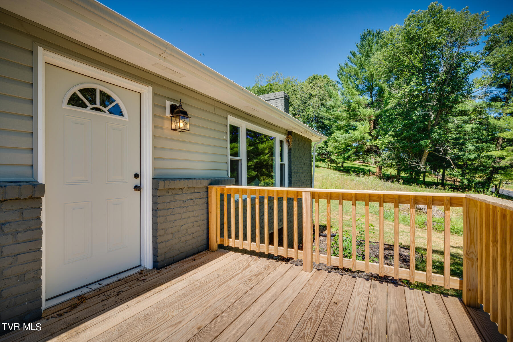 1295 Reedy Creek Road Bristol, TN 37620 - Photo 6 of 42 006