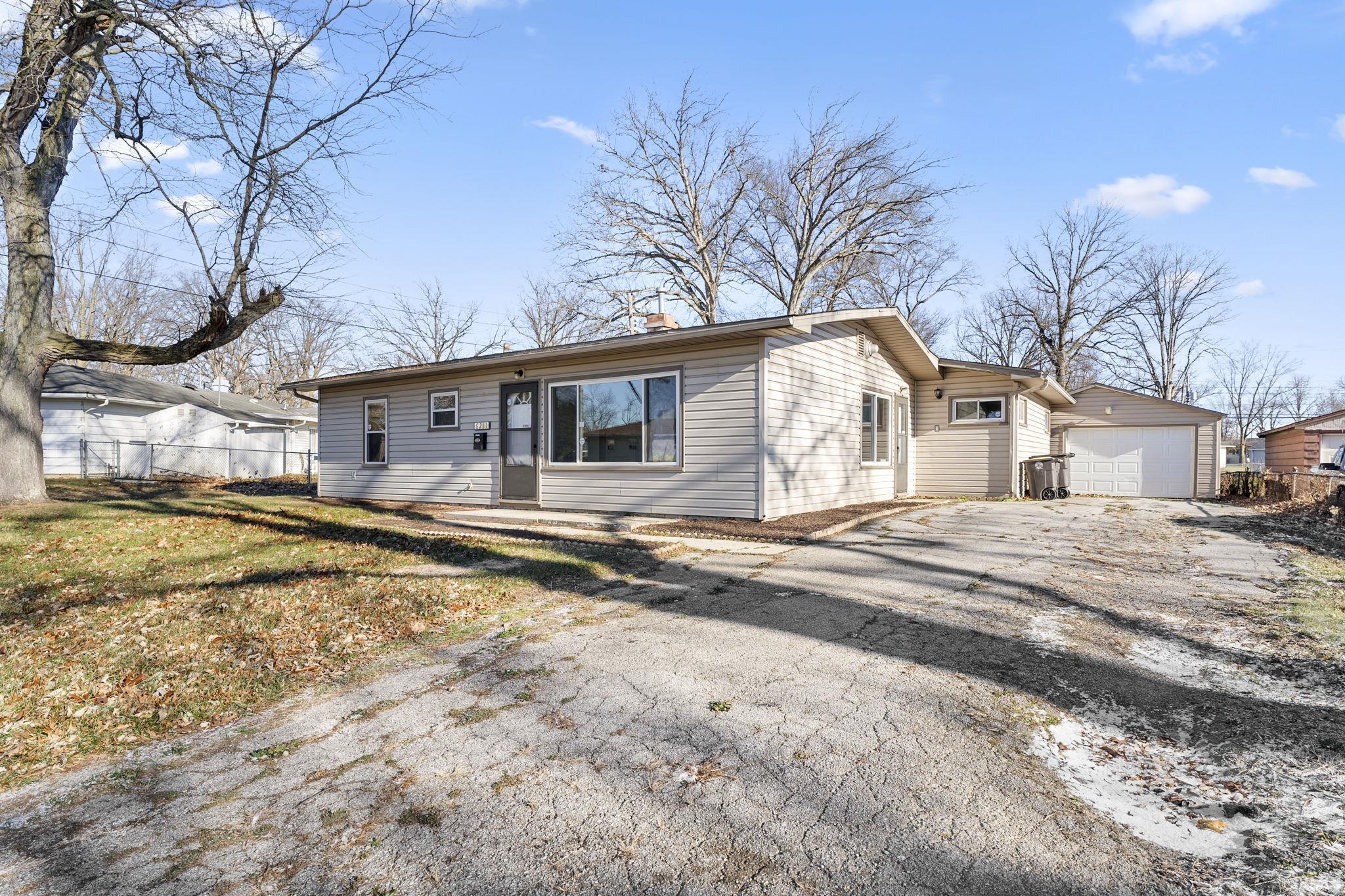 6211 Southcrest Road Fort Wayne, IN 46816 - Photo 3 of 36