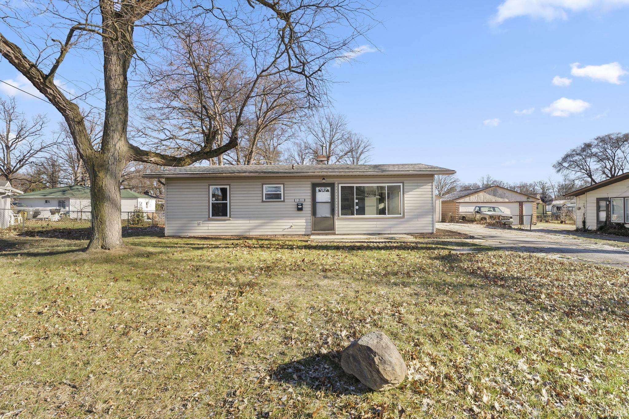 6211 Southcrest Road Fort Wayne, IN 46816 - Photo 4 of 36