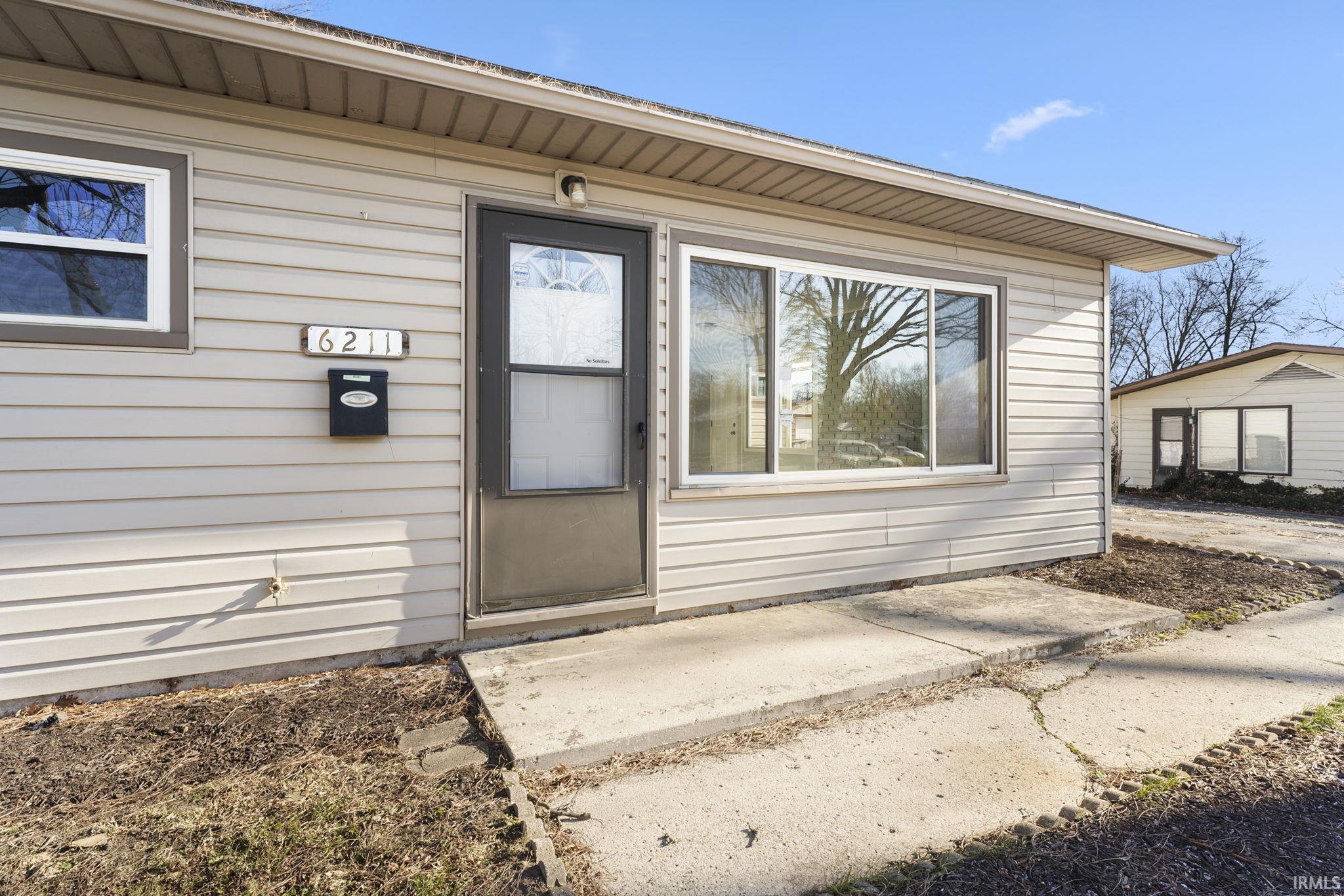 6211 Southcrest Road Fort Wayne, IN 46816 - Photo 5 of 36