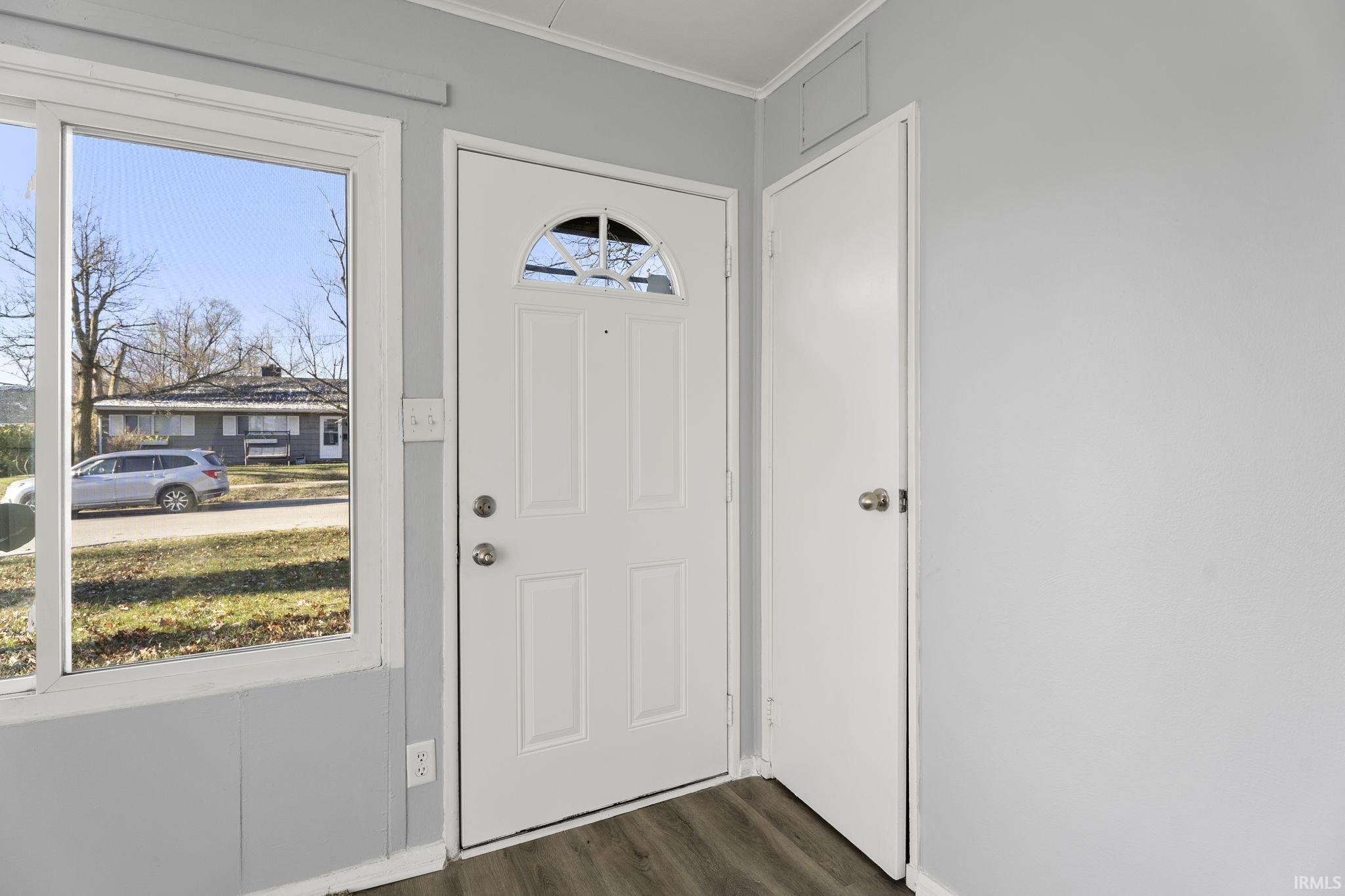 6211 Southcrest Road Fort Wayne, IN 46816 - Photo 7 of 36
