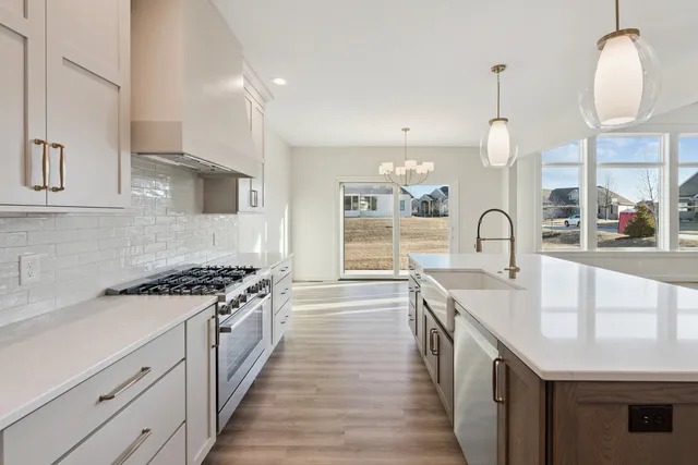 $889,900 | 6501 Blackbird Lane, Bettendorf, IA 52722