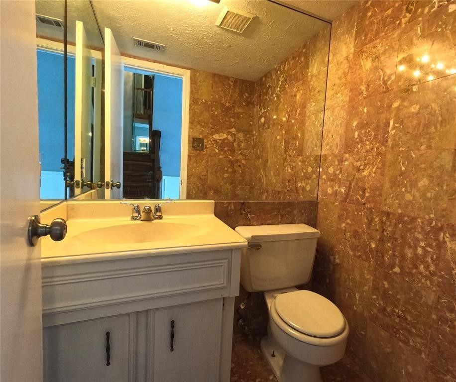 11712 South Kirkwood Road Houston, TX 77477 - Photo 12 of 30 Half bath Down Stairs