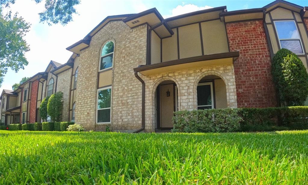 11712 South Kirkwood Road Houston, TX 77477 - Photo 2 of 30