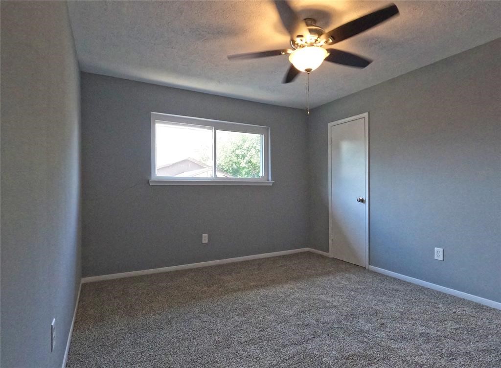 11712 South Kirkwood Road Houston, TX 77477 - Photo 22 of 30 Guest Bedroom 2 upstairs