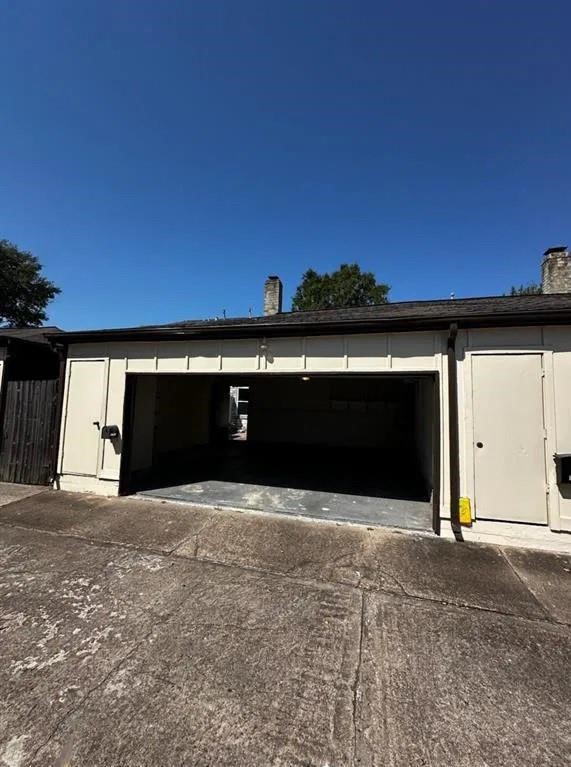 11712 South Kirkwood Road Houston, TX 77477 - Photo 27 of 30 2 Car Garage