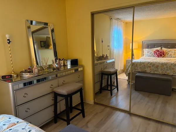 $150,000 | 9507 Kelvin Lane, Unit 2331, Schiller Park, IL 60176