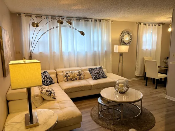 $150,000 | 9507 Kelvin Lane, Unit 2331, Schiller Park, IL 60176