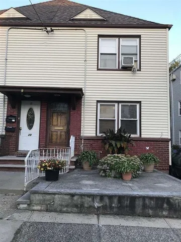 $1,950 | 18 Kelly Parkway, Bayonne, NJ 07002
