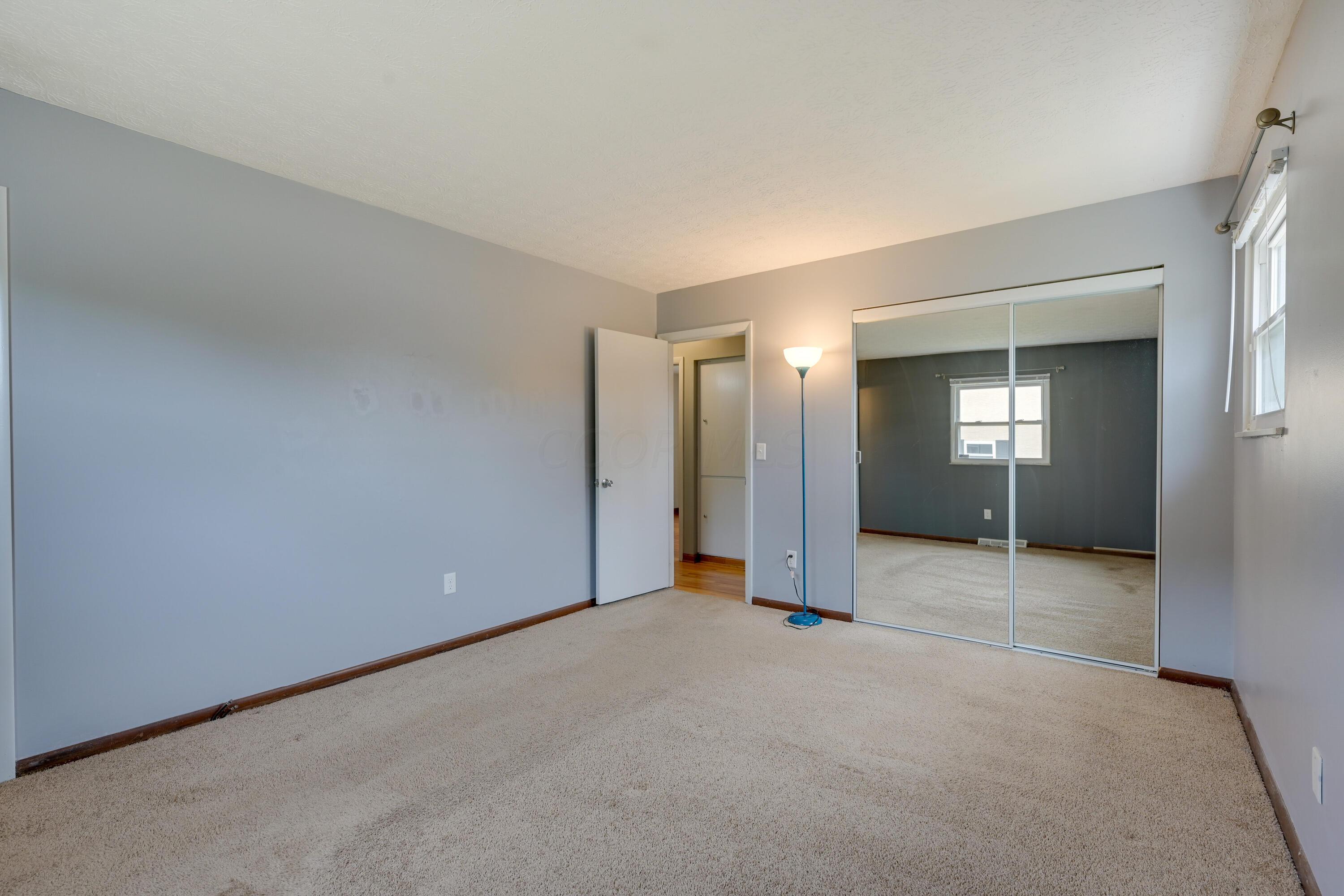 5383 Pine Bluff Road Columbus, OH 43229 - Photo 15 of 32 Primary Bedroom with double closet with mirrored doors