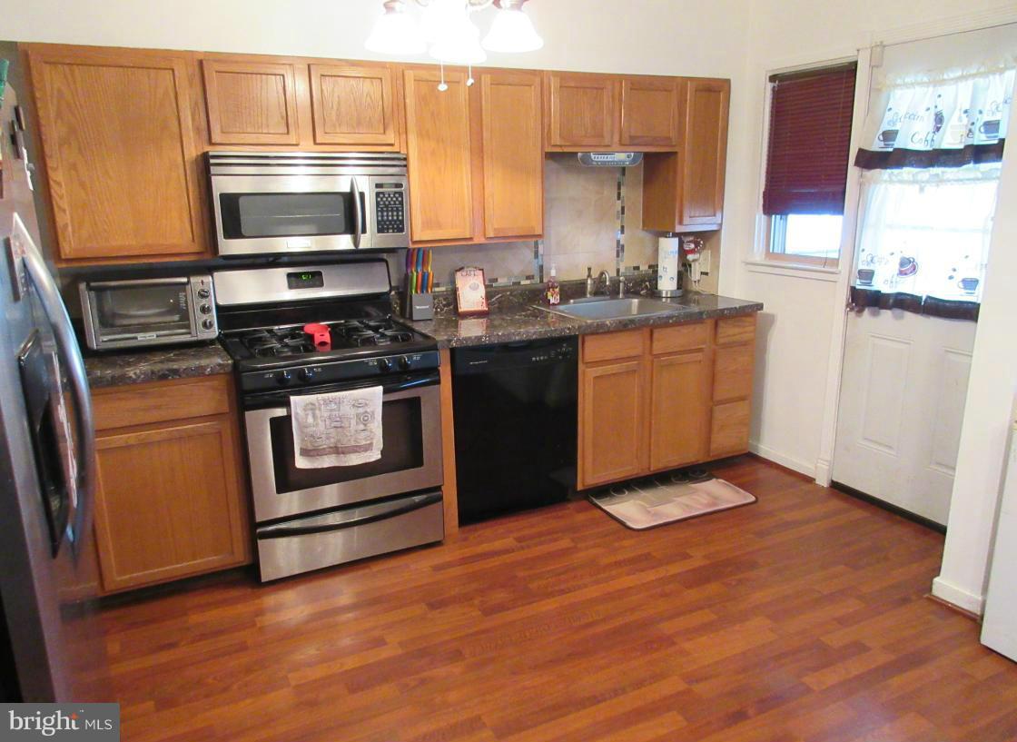 7839 Charlesmont Road Baltimore, MD 21222 - Photo 3 of 16 Kitchen