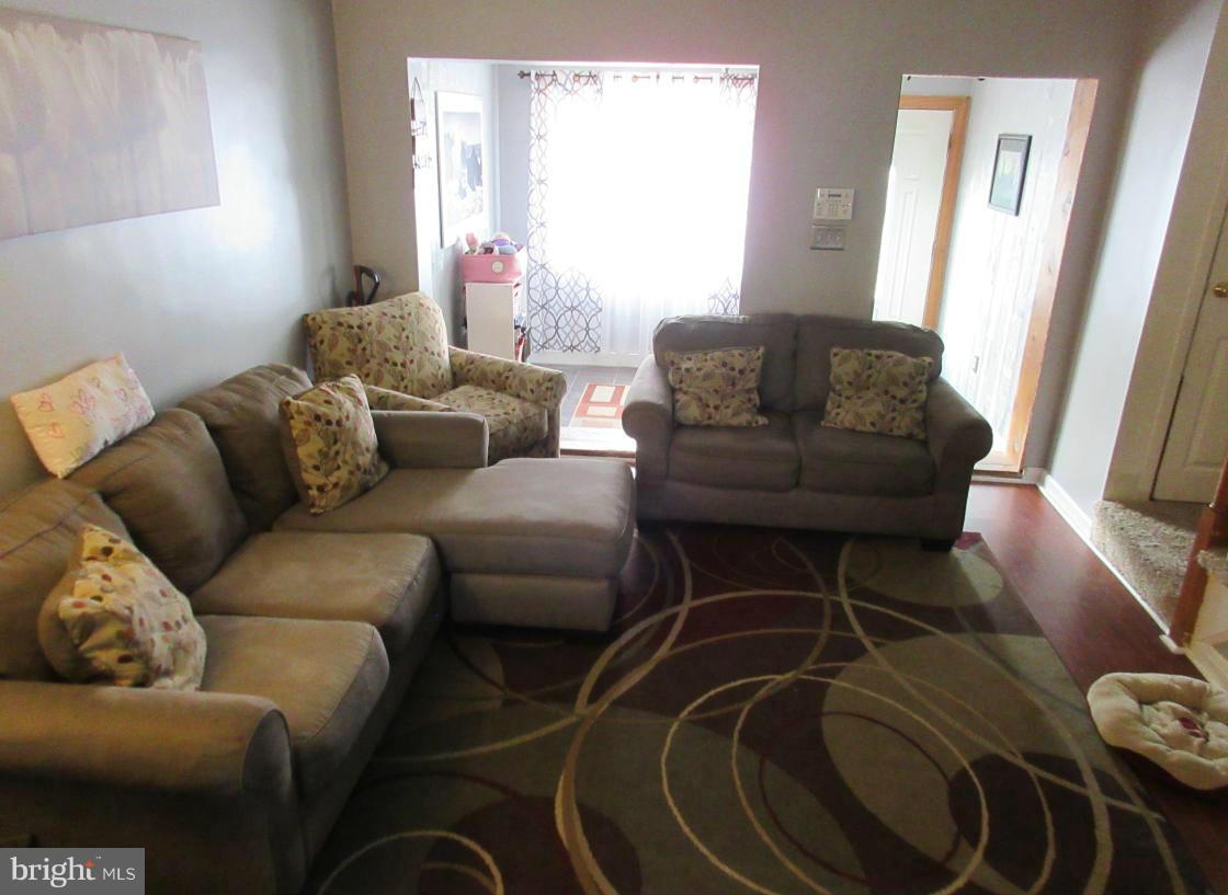 7839 Charlesmont Road Baltimore, MD 21222 - Photo 4 of 16 Living Room