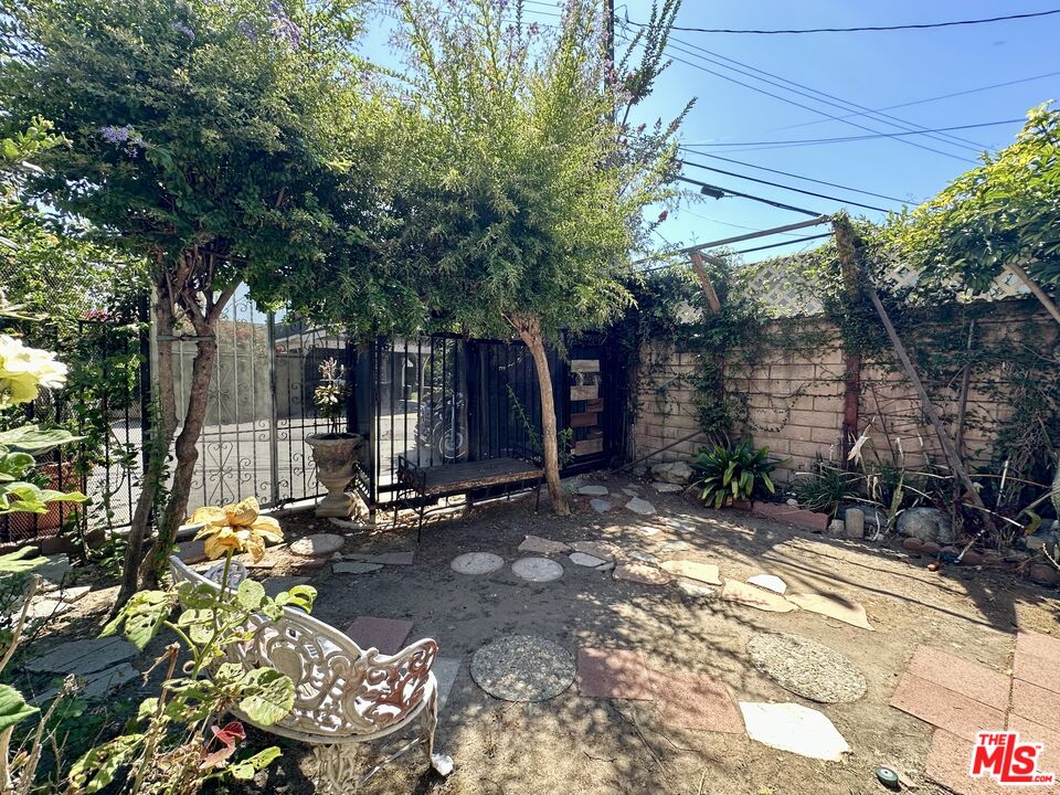 11122 Exposition Boulevard Los Angeles, CA 90064 - Photo 11 of 11