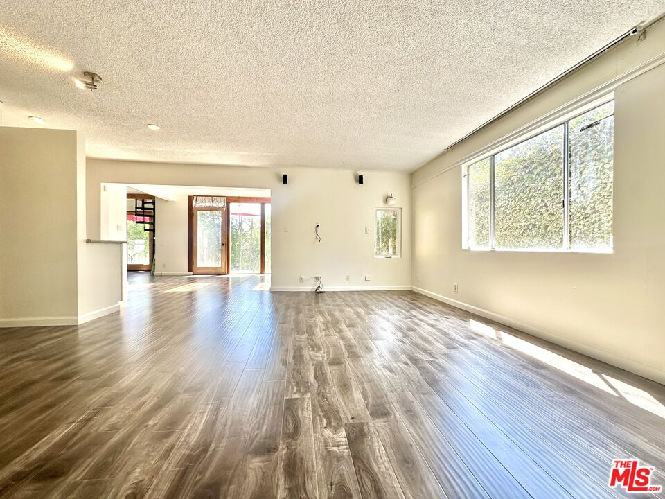11122 Exposition Boulevard Los Angeles, CA 90064 - Photo 3 of 11