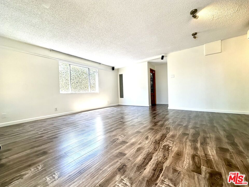 11122 Exposition Boulevard Los Angeles, CA 90064 - Photo 4 of 11