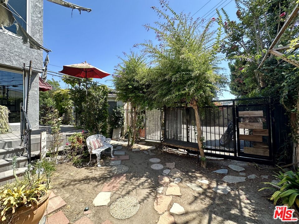 11122 Exposition Boulevard Los Angeles, CA 90064 - Photo 10 of 11
