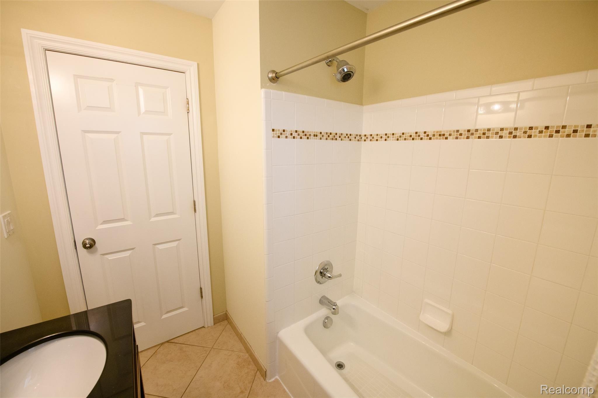 1979 Leitch Road Ferndale, MI 48220 - Photo 14 of 24 Bath 1a.jpg