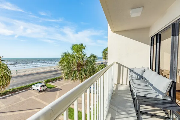 $359,000 | 7700 Seawall Boulevard, Unit 302, Galveston, TX 77551