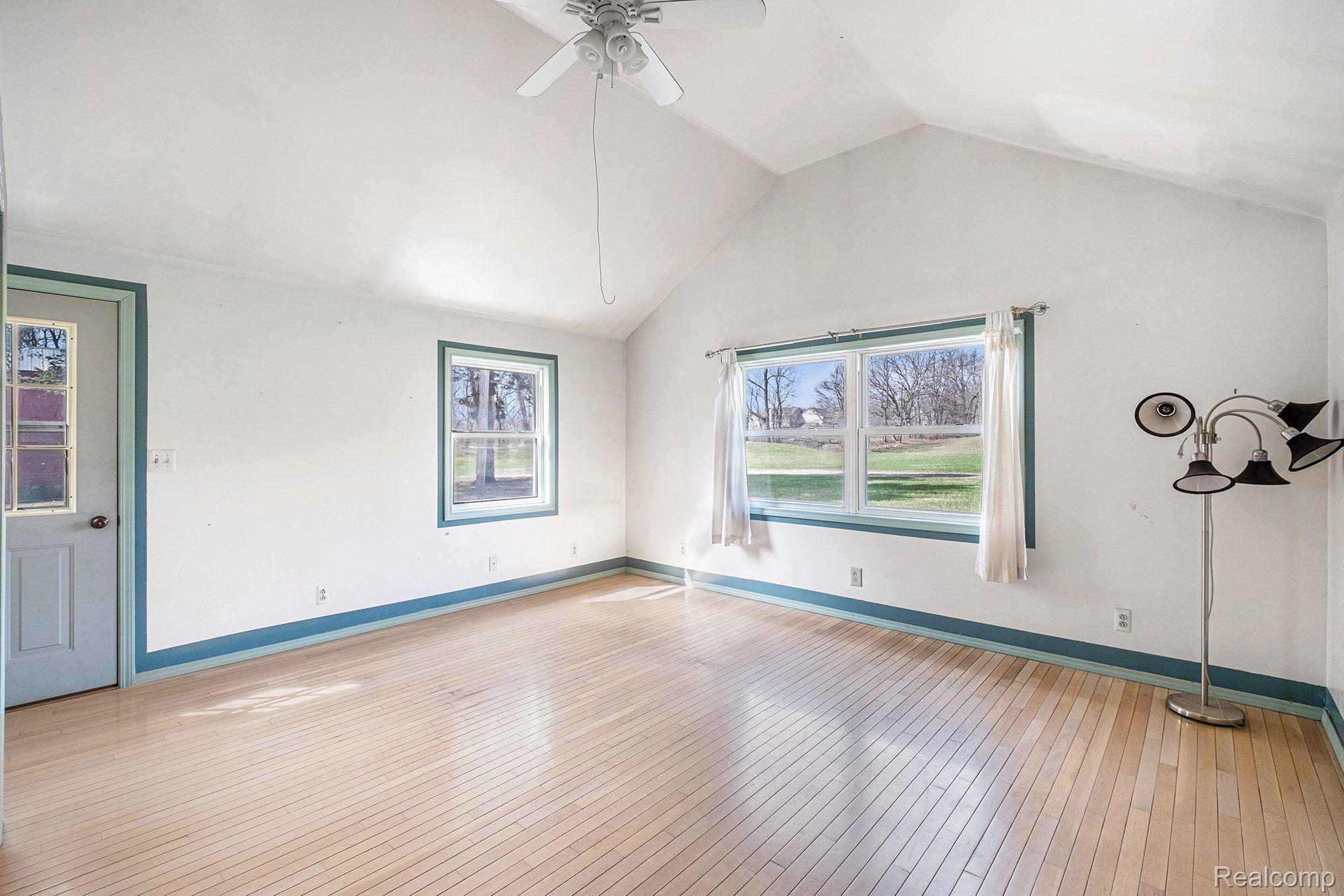 9475 Denton Hill Road Fenton, MI 48430 - Photo 12 of 34
