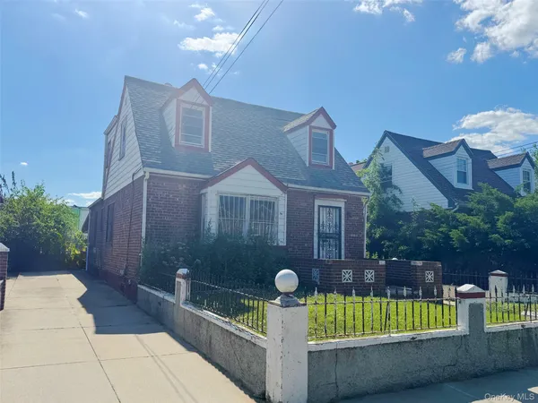 $869,900 | 114-42 204th Street | St. Albans