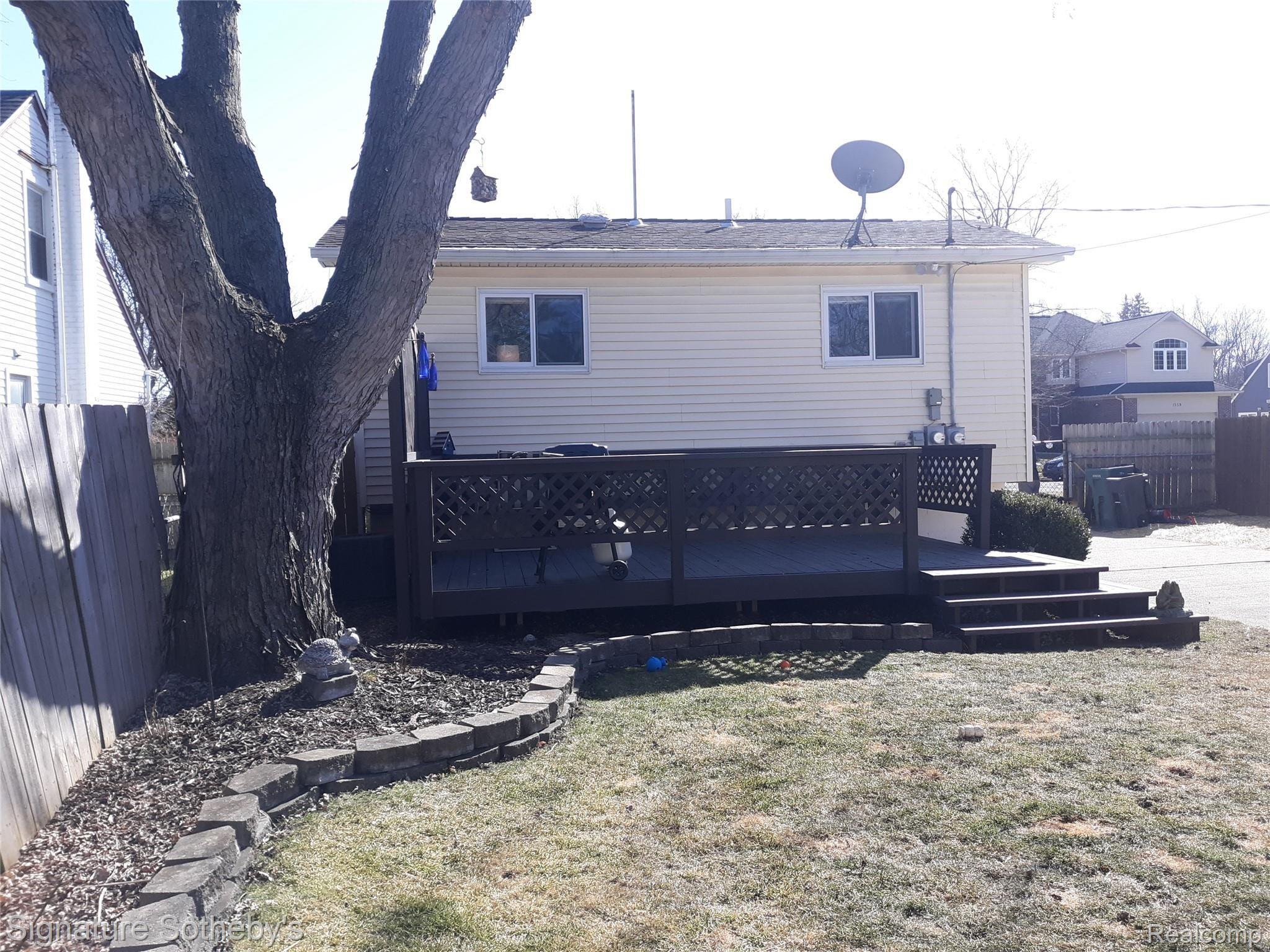1528 Eaton Road Berkley, MI 48072 - Photo 4 of 5 20210305_142833.jpg