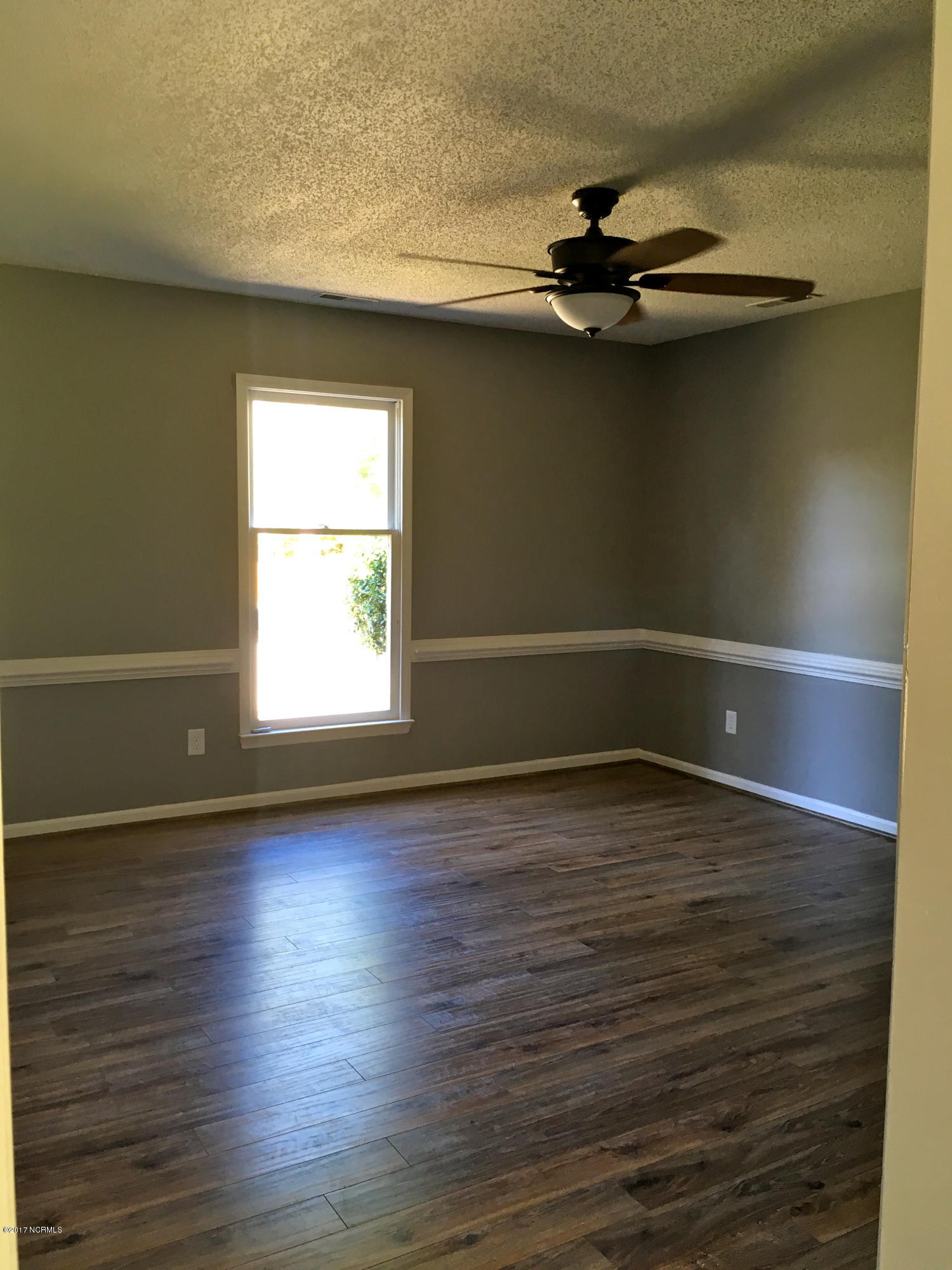 2803 Currituck Court New Bern, NC 28562 - Photo 9 of 26 IMG_4185