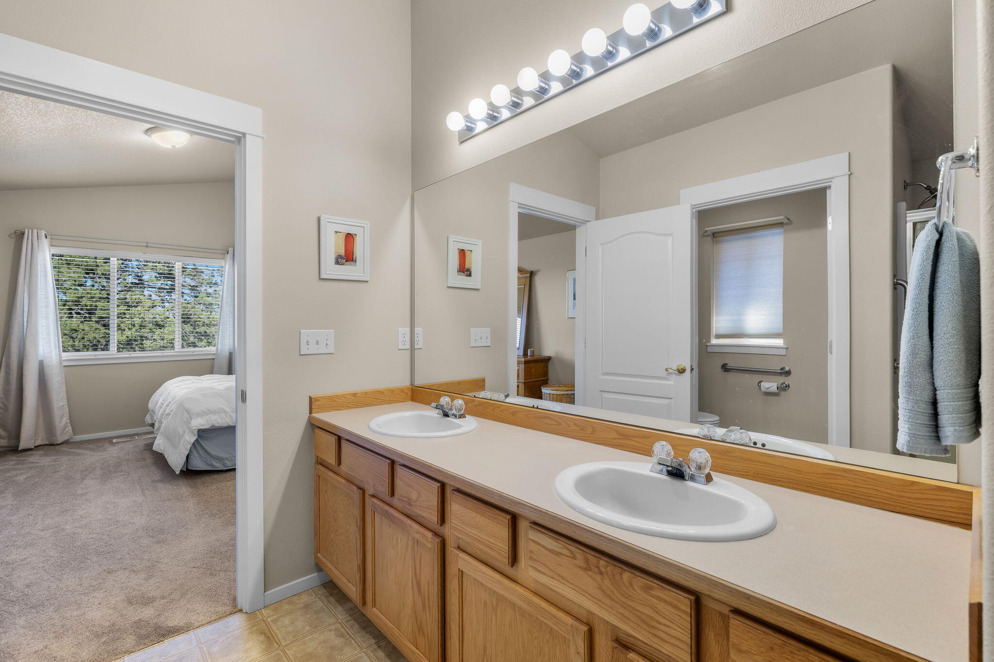 3626 Southwest 29th Street Redmond, OR 97756 - Photo 15 of 31 primary bath