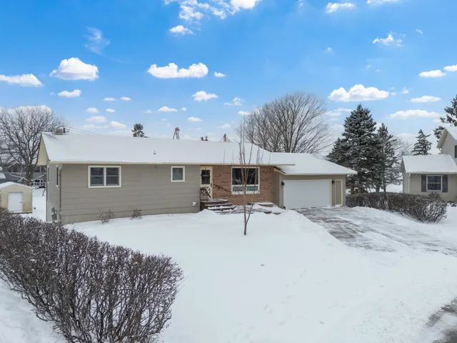 $325,000 | 845 3rd Avenue Northwest, Plainview, MN 55964