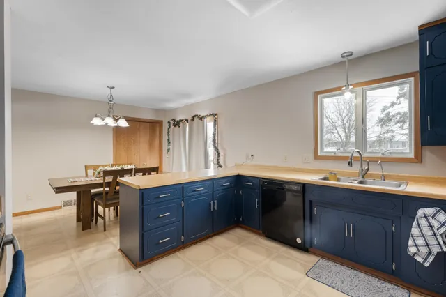 $325,000 | 845 3rd Avenue Northwest, Plainview, MN 55964