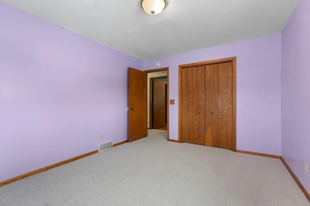 $325,000 | 845 3rd Avenue Northwest, Plainview, MN 55964