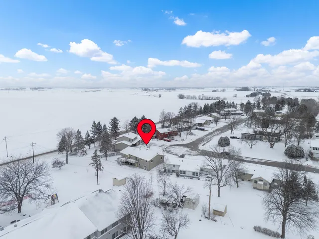 $325,000 | 845 3rd Avenue Northwest, Plainview, MN 55964