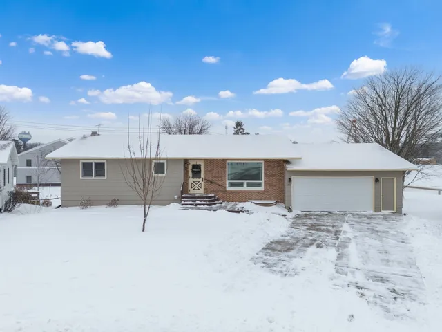 $325,000 | 845 3rd Avenue Northwest, Plainview, MN 55964
