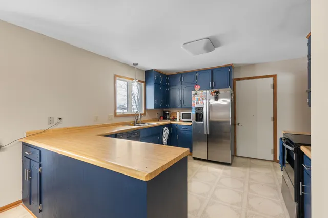 $325,000 | 845 3rd Avenue Northwest, Plainview, MN 55964