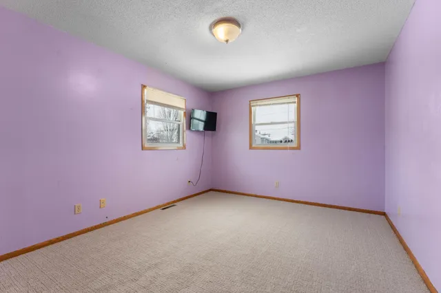 $325,000 | 845 3rd Avenue Northwest, Plainview, MN 55964