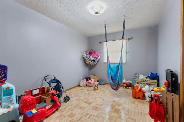 $325,000 | 845 3rd Avenue Northwest, Plainview, MN 55964