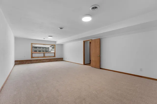 $325,000 | 845 3rd Avenue Northwest, Plainview, MN 55964