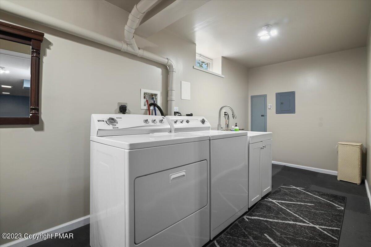 105 Alford Court Bushkill, PA 18324 - Photo 49 of 64 a utility room with dryer and washer