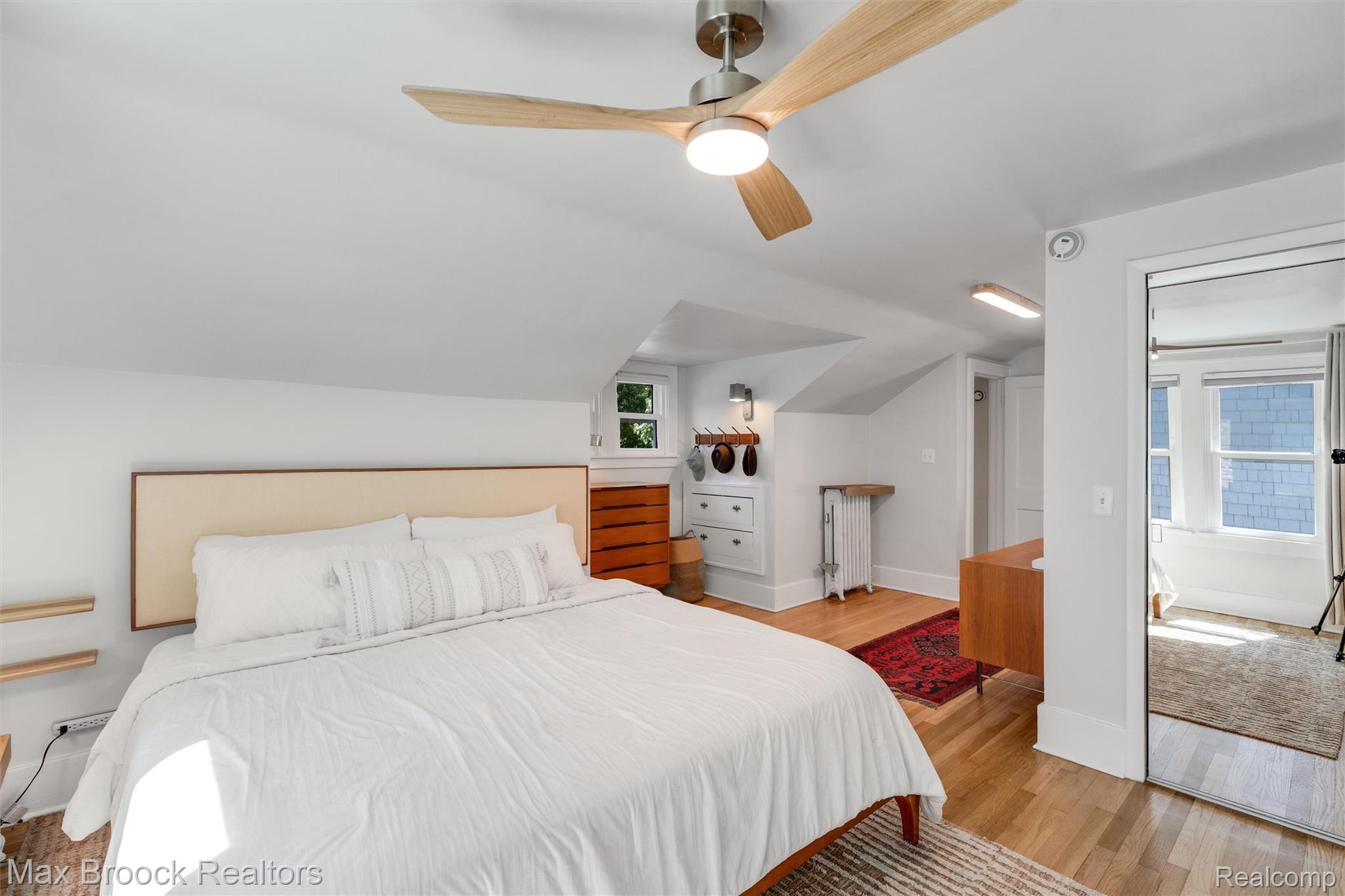 44 Kensington Boulevard Pleasant Ridge, MI 48069 - Photo 21 of 45 Upper Level Primary Bedroom
